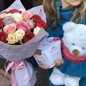 25 троянд, ведмедик і цукерки у Тернополі фото