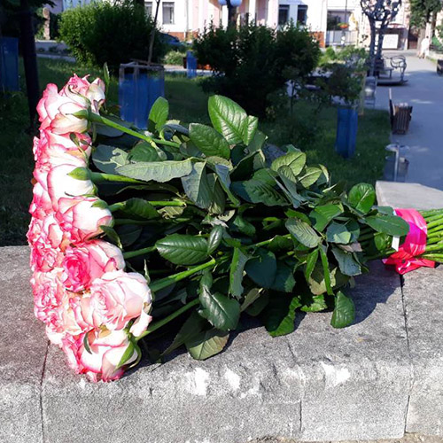 75 троянд "Джумілія" у Тернополі фото букета