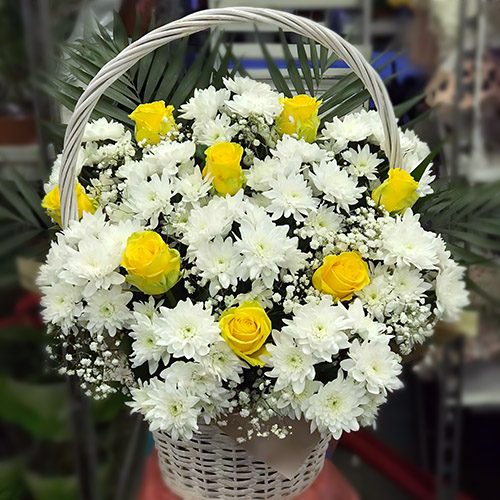 Фото товара Кошик "Білі хризантеми, жовті троянди" у Тернополі
