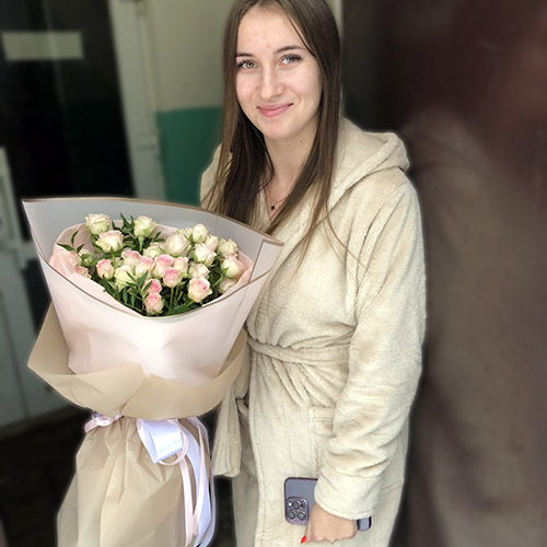 Фото товара 15 кустовых роз у Тернополі