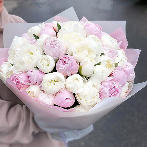 Фото товара 45 белых и розовых пионов у Тернополі